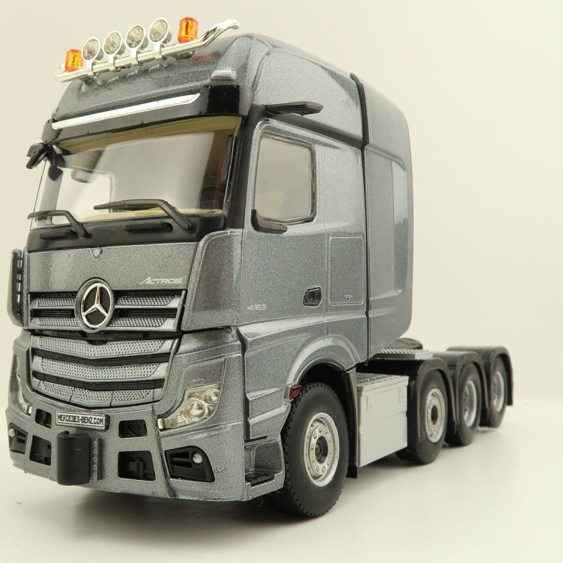 WSI 04-2142 Mercedes Benz Actros MP5 Giga Space 8x4 Prime Mover Truck - Scale 1:50