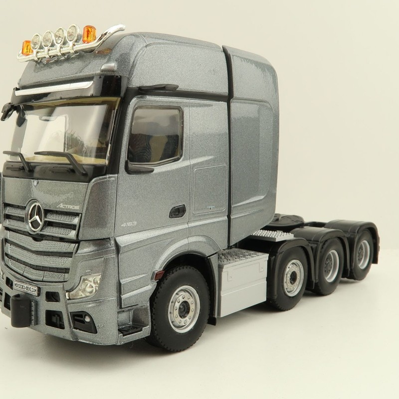 WSI 04-2142 Mercedes Benz Actros MP5 Giga Space 8x4 Prime Mover Truck - Scale 1:50
