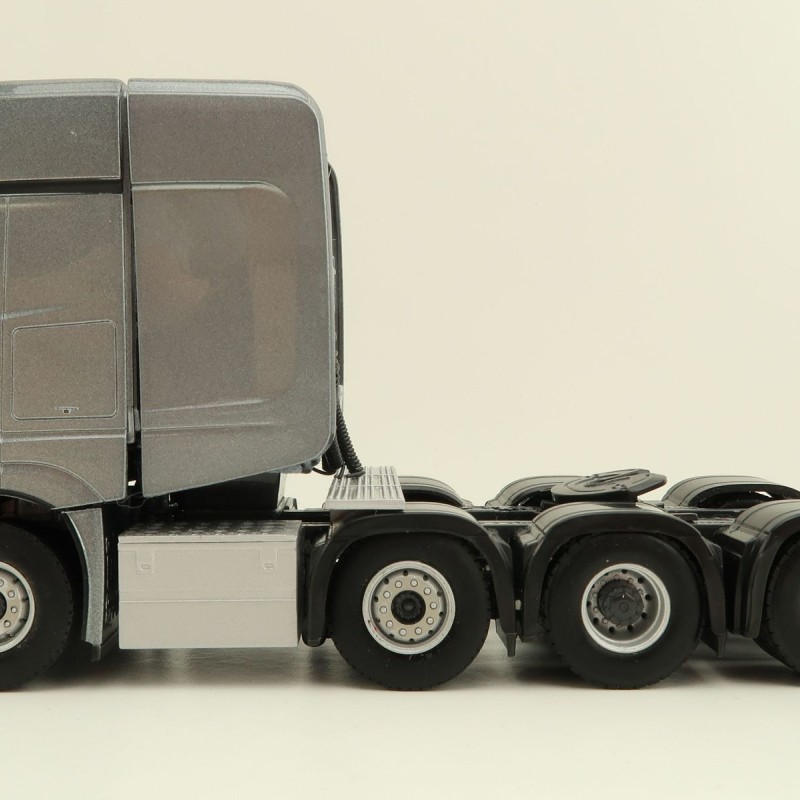 WSI 04-2142 Mercedes Benz Actros MP5 Giga Space 8x4 Prime Mover Truck - Scale 1:50