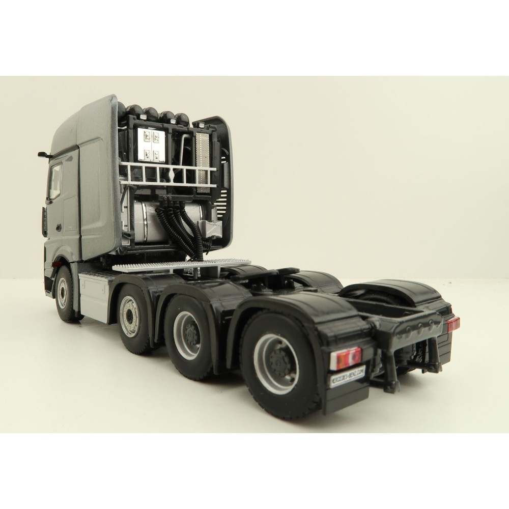 WSI 04-2142 Mercedes Benz Actros MP5 Giga Space 8x4 Prime Mover Truck - Scale 1:50
