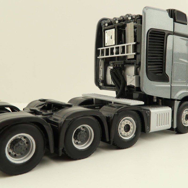 WSI 04-2142 Mercedes Benz Actros MP5 Giga Space 8x4 Prime Mover Truck - Scale 1:50