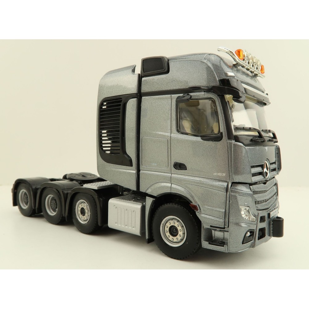 WSI 04-2142 Mercedes Benz Actros MP5 Giga Space 8x4 Prime Mover Truck - Scale 1:50