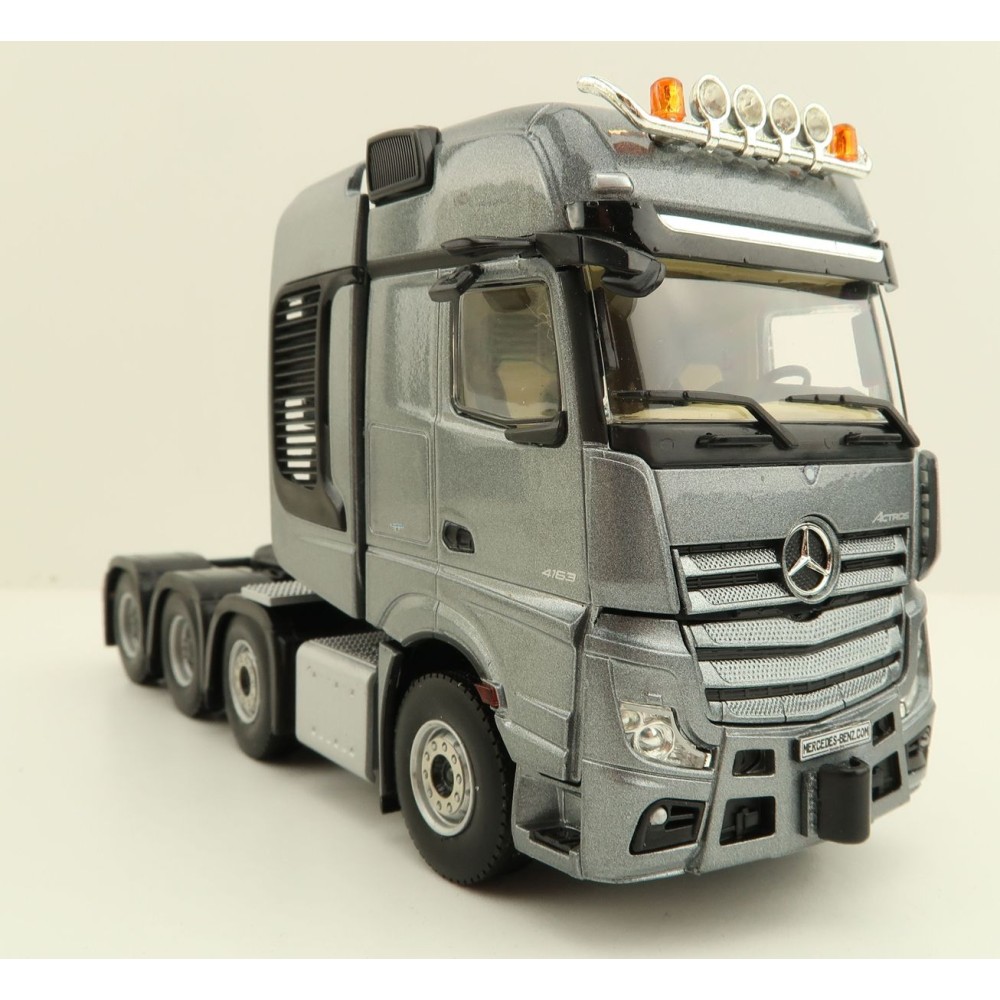 WSI 04-2142 Mercedes Benz Actros MP5 Giga Space 8x4 Prime Mover Truck - Scale 1:50