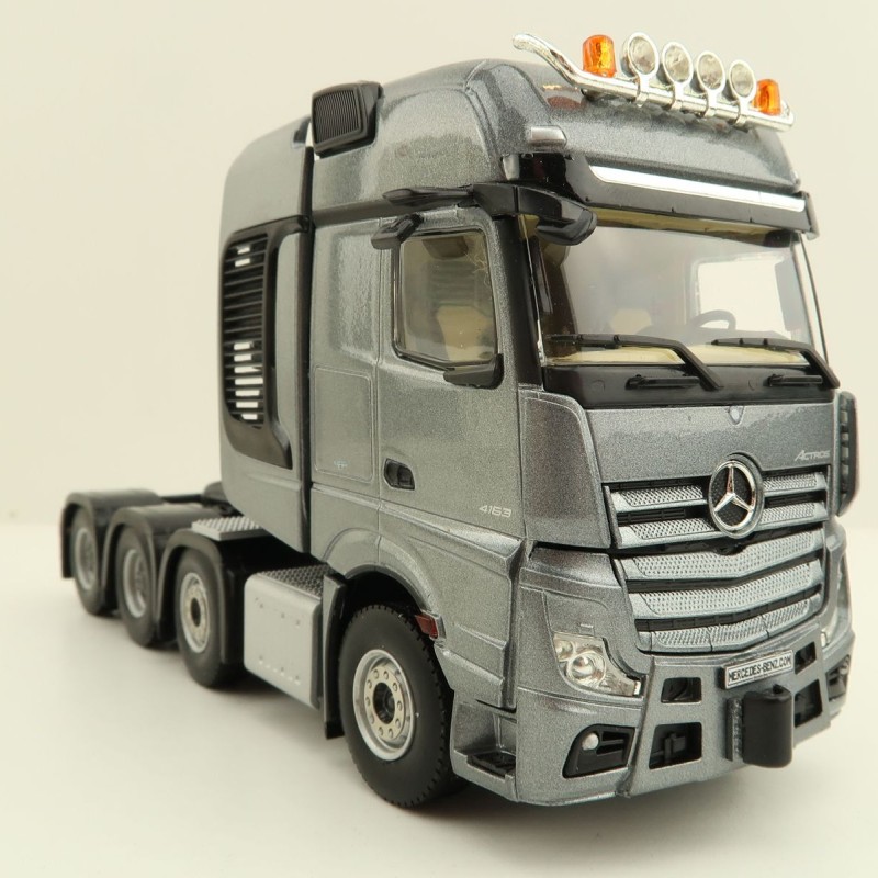 WSI 04-2142 Mercedes Benz Actros MP5 Giga Space 8x4 Prime Mover Truck - Scale 1:50