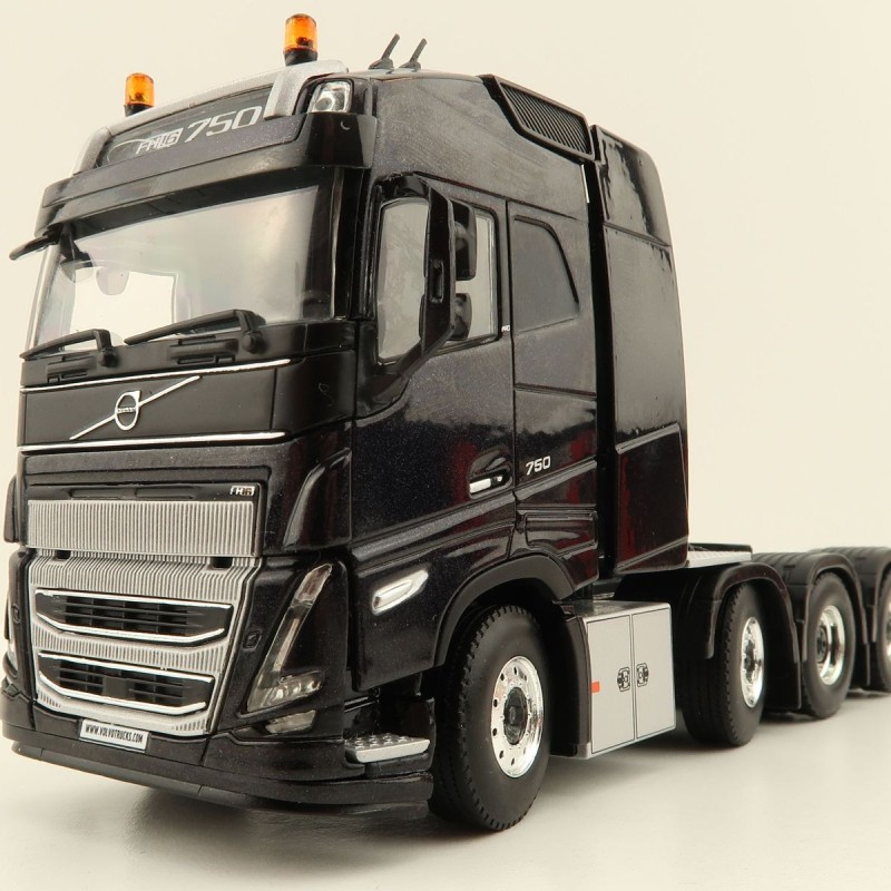 WSI 04-2146 Volvo FH5 Globetrotter 8x4 Prime Mover Truck - Scale 1:50