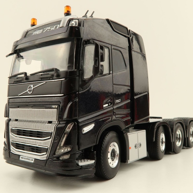 WSI 04-2146 Volvo FH5 Globetrotter 8x4 Prime Mover Truck - Scale 1:50