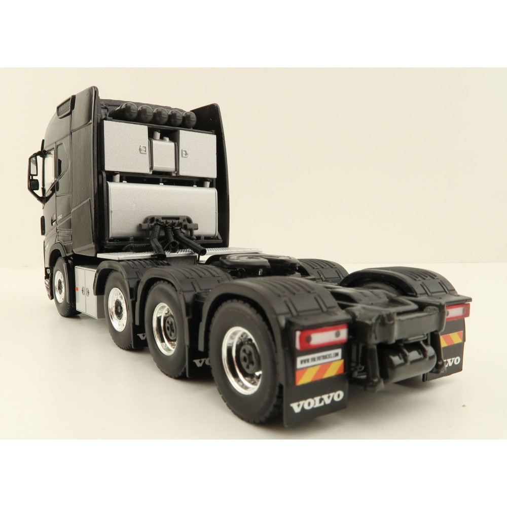 WSI 04-2146 Volvo FH5 Globetrotter 8x4 Prime Mover Truck - Scale 1:50
