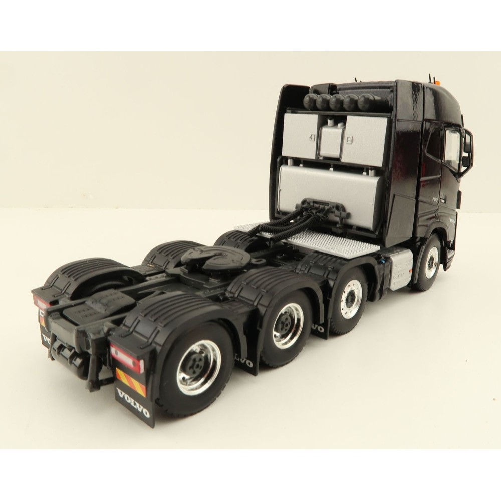 WSI 04-2146 Volvo FH5 Globetrotter 8x4 Prime Mover Truck - Scale 1:50
