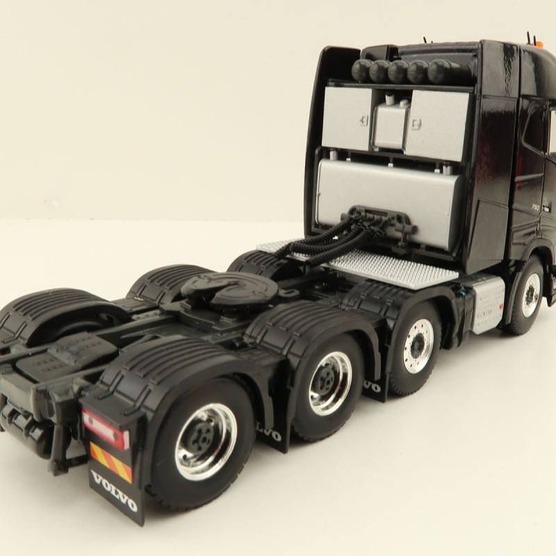 WSI 04-2146 Volvo FH5 Globetrotter 8x4 Prime Mover Truck - Scale 1:50