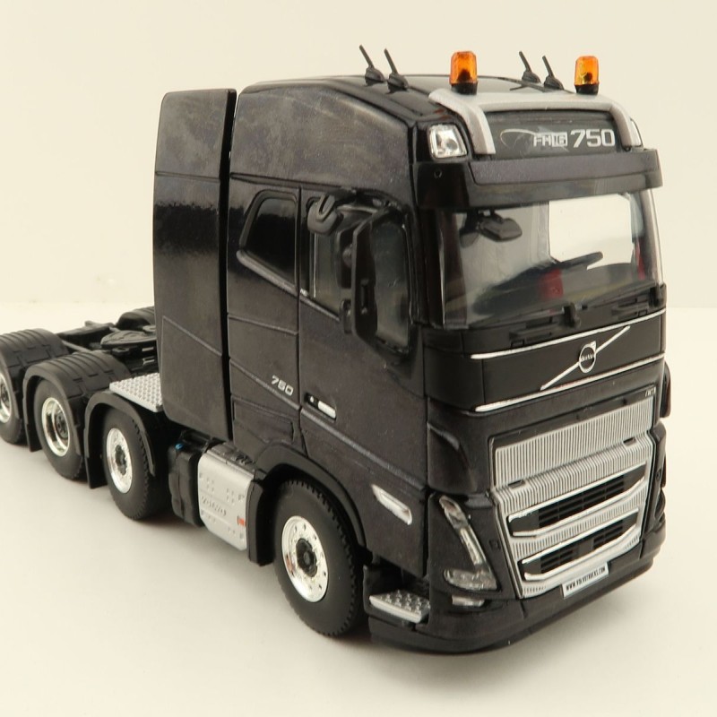 WSI 04-2146 Volvo FH5 Globetrotter 8x4 Prime Mover Truck - Scale 1:50