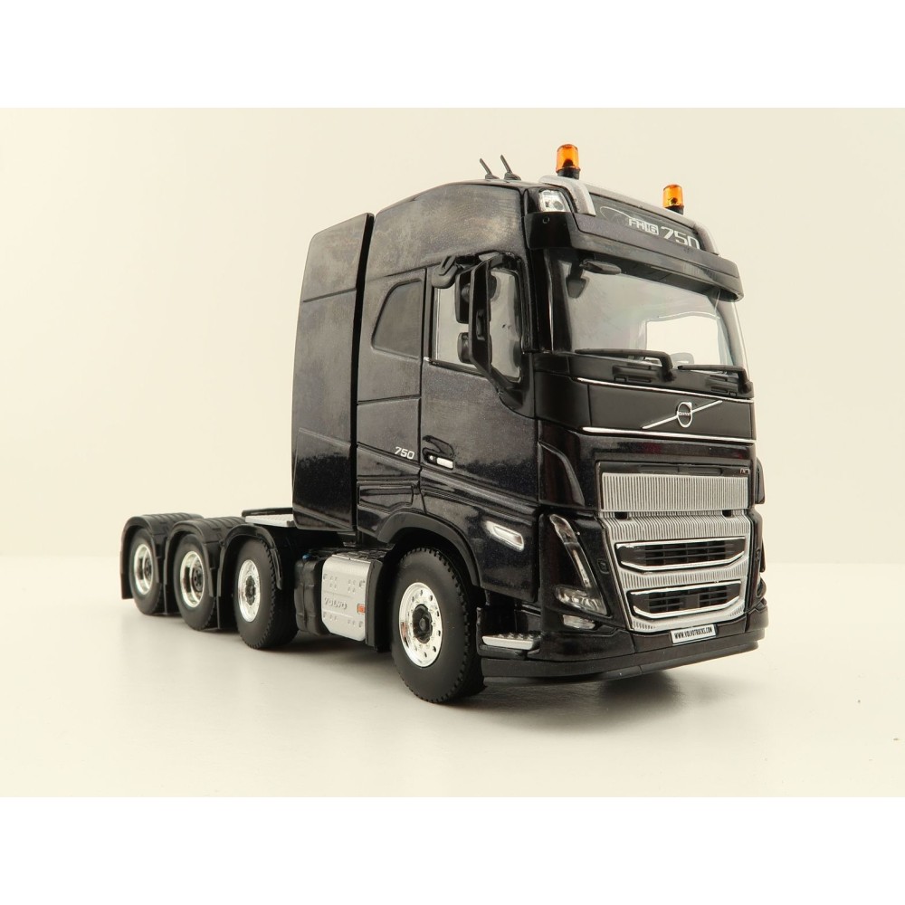 WSI 04-2146 Volvo FH5 Globetrotter 8x4 Prime Mover Truck - Scale 1:50