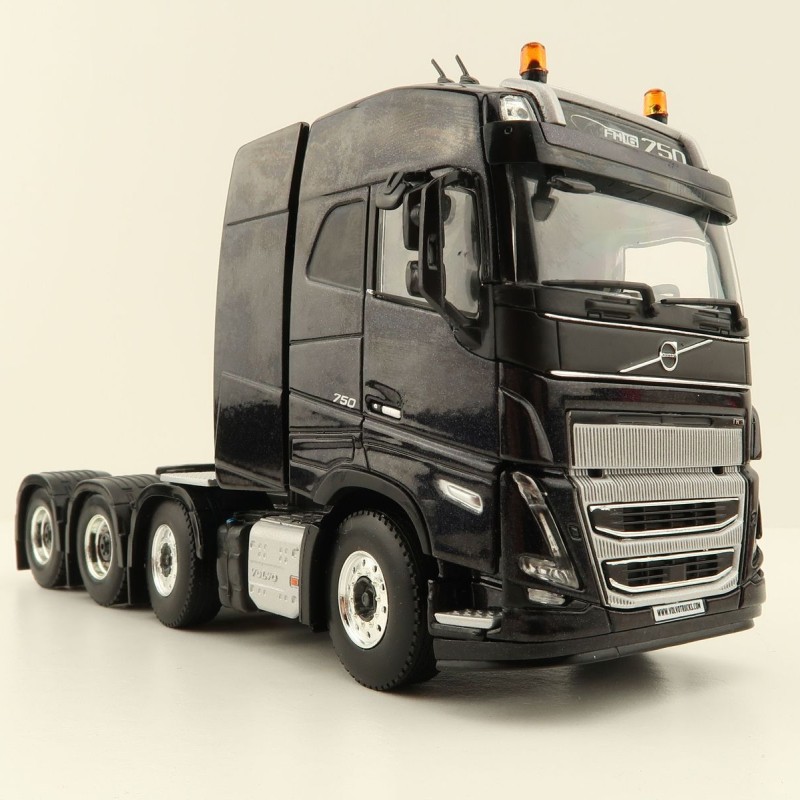 WSI 04-2146 Volvo FH5 Globetrotter 8x4 Prime Mover Truck - Scale 1:50