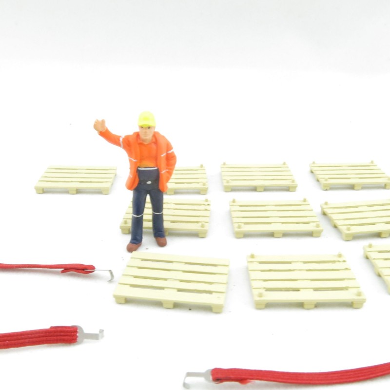 WSI 12-1024 Straps and Pallets for Truck Load  - Scale 1:50