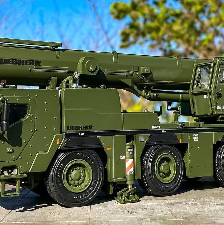 WSI 52-2034 - Liebherr G-LTM 1090-4.2 Armoured Mobile Crane - German Military - Scale 1:50