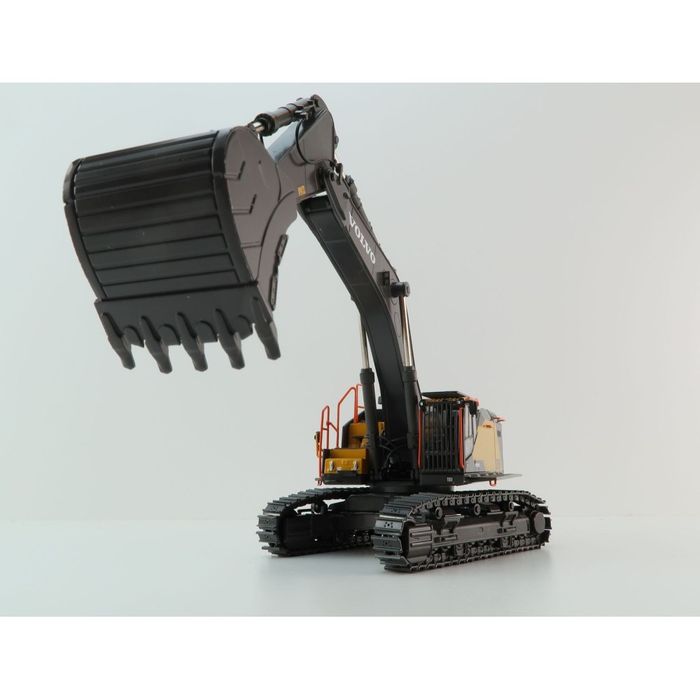 WSI 64-2010 - Large Volvo EC 950 F Tracked Excavator - Scale 1:50