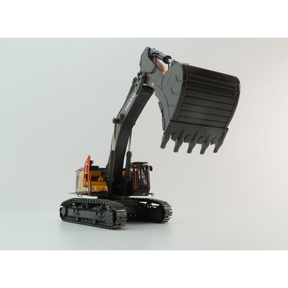 WSI 64-2010 - Large Volvo EC 950 F Tracked Excavator - Scale 1:50