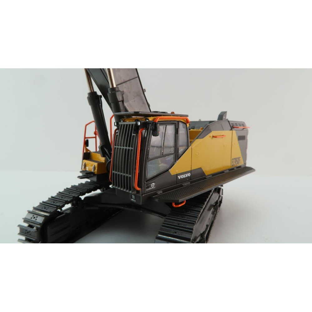 WSI 64-2010 - Large Volvo EC 950 F Tracked Excavator - Scale 1:50