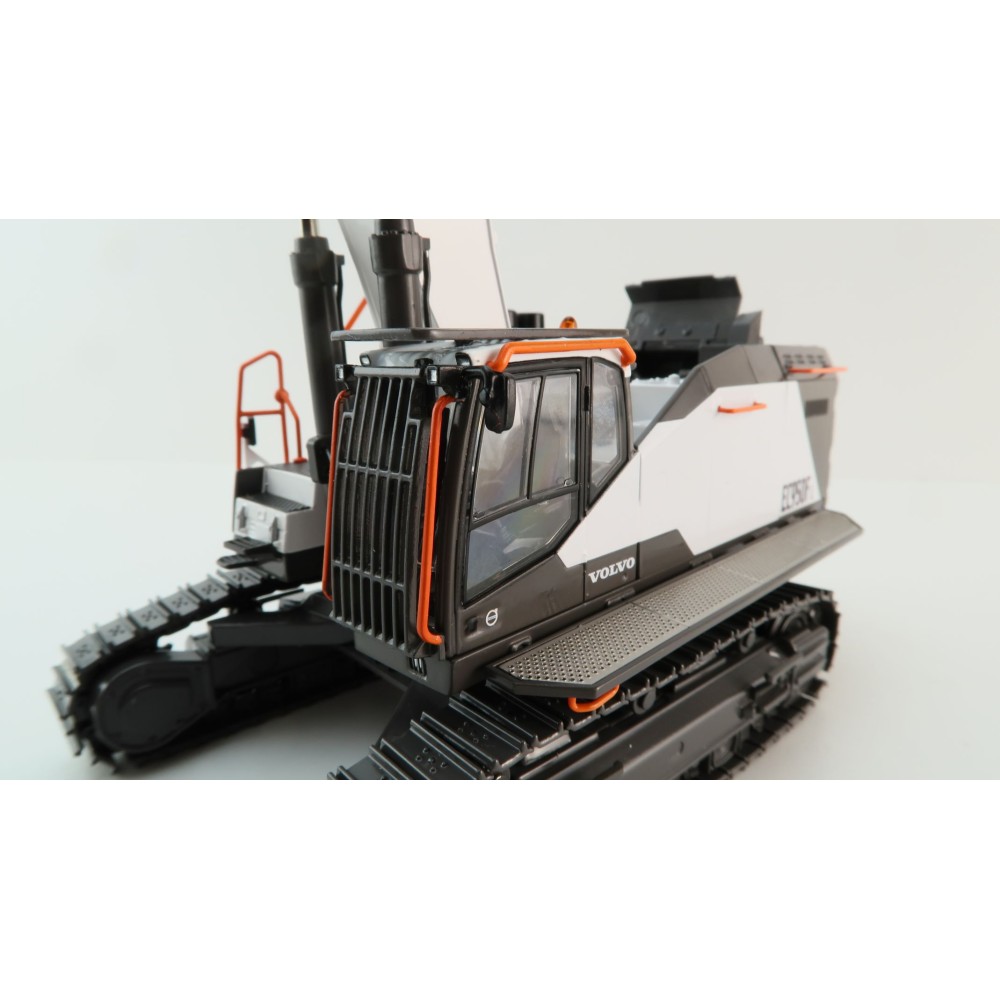 WSI 64-2012 - Large Volvo EC 950 F Tracked Excavator Limited White Edition - Scale 1:50 