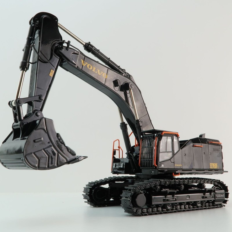 WSI 64-2013 - Large Volvo EC 950 F Tracked Excavator Limited Black Edition - Scale 1:50