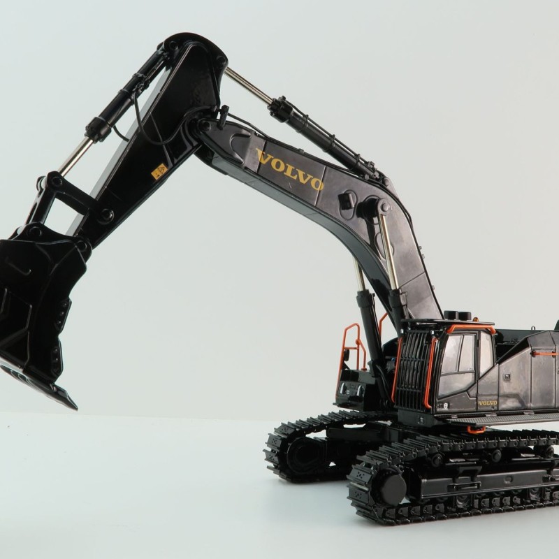 WSI 64-2013 - Large Volvo EC 950 F Tracked Excavator Limited Black Edition - Scale 1:50