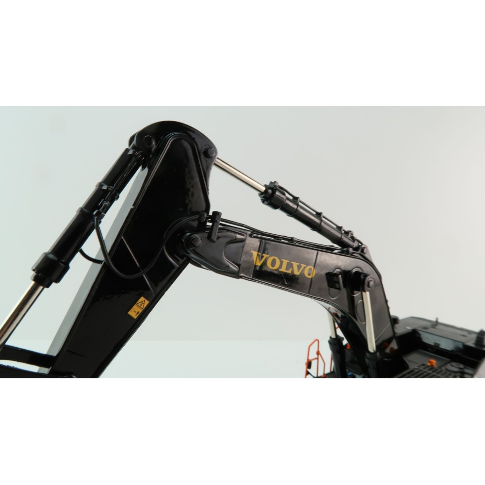 WSI 64-2013 - Large Volvo EC 950 F Tracked Excavator Limited Black Edition - Scale 1:50