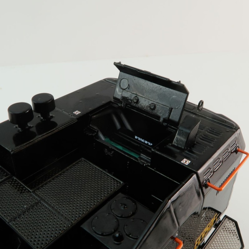 WSI 64-2013 - Large Volvo EC 950 F Tracked Excavator Limited Black Edition - Scale 1:50