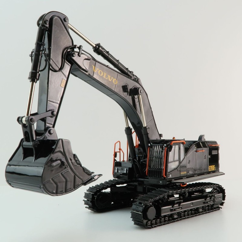 WSI 64-2013 - Large Volvo EC 950 F Tracked Excavator Limited Black Edition - Scale 1:50