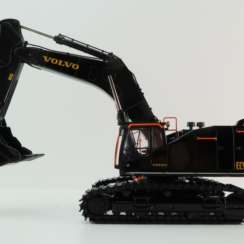 WSI 64-2013 - Large Volvo EC 950 F Tracked Excavator Limited Black Edition - Scale 1:50