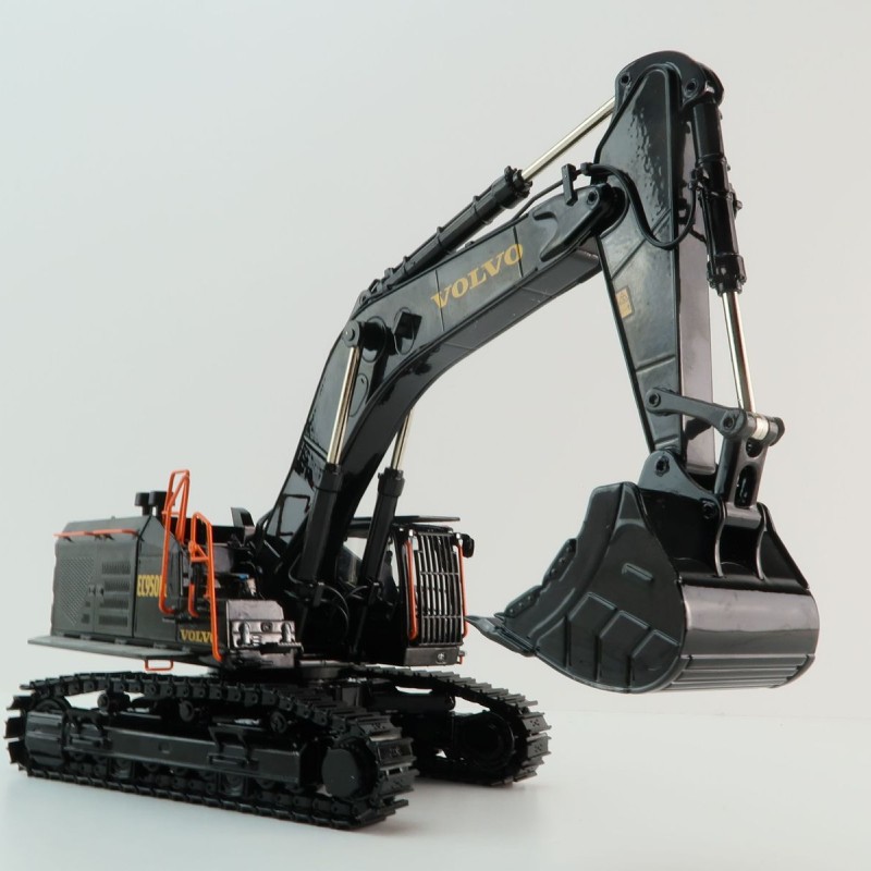 WSI 64-2013 - Large Volvo EC 950 F Tracked Excavator Limited Black Edition - Scale 1:50
