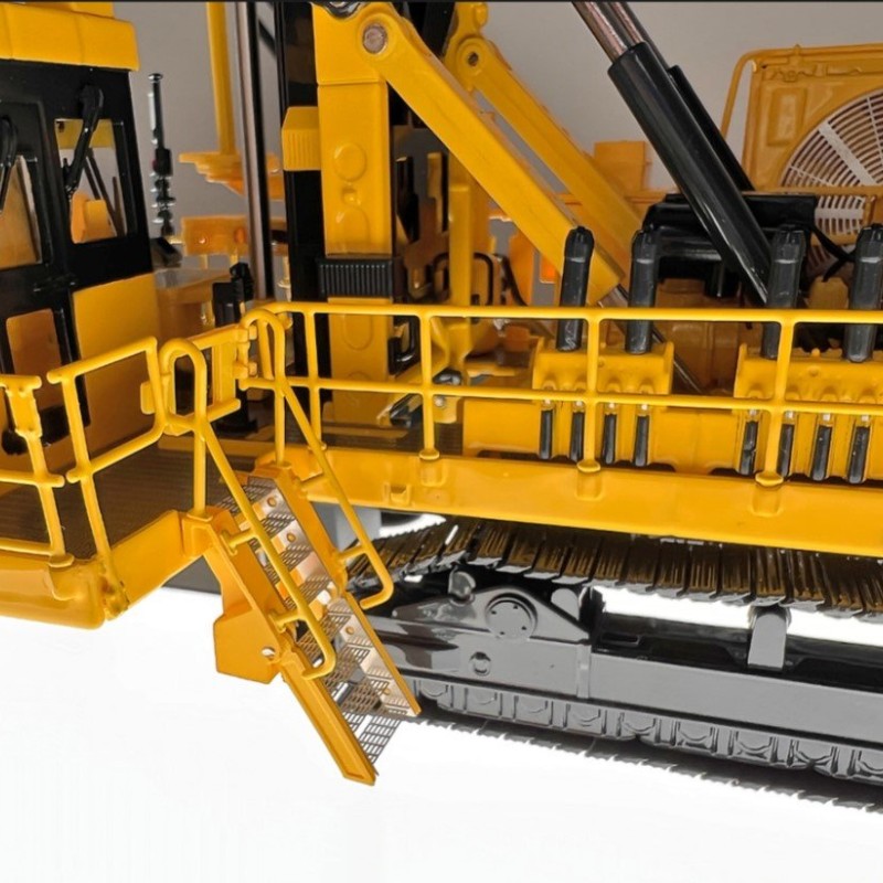 Weiss Brothers WBR026 - Komatsu 77XR Blasthole Drill - 1:50 Scale